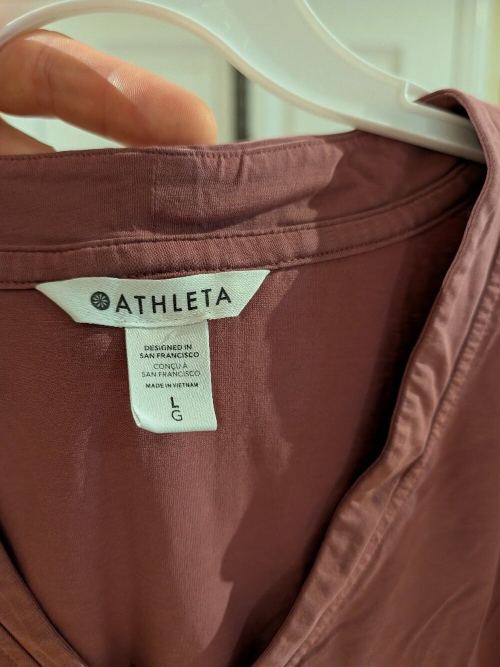 Athleta Mauve V-Neck Short Sleeve Active Tee Women’s L